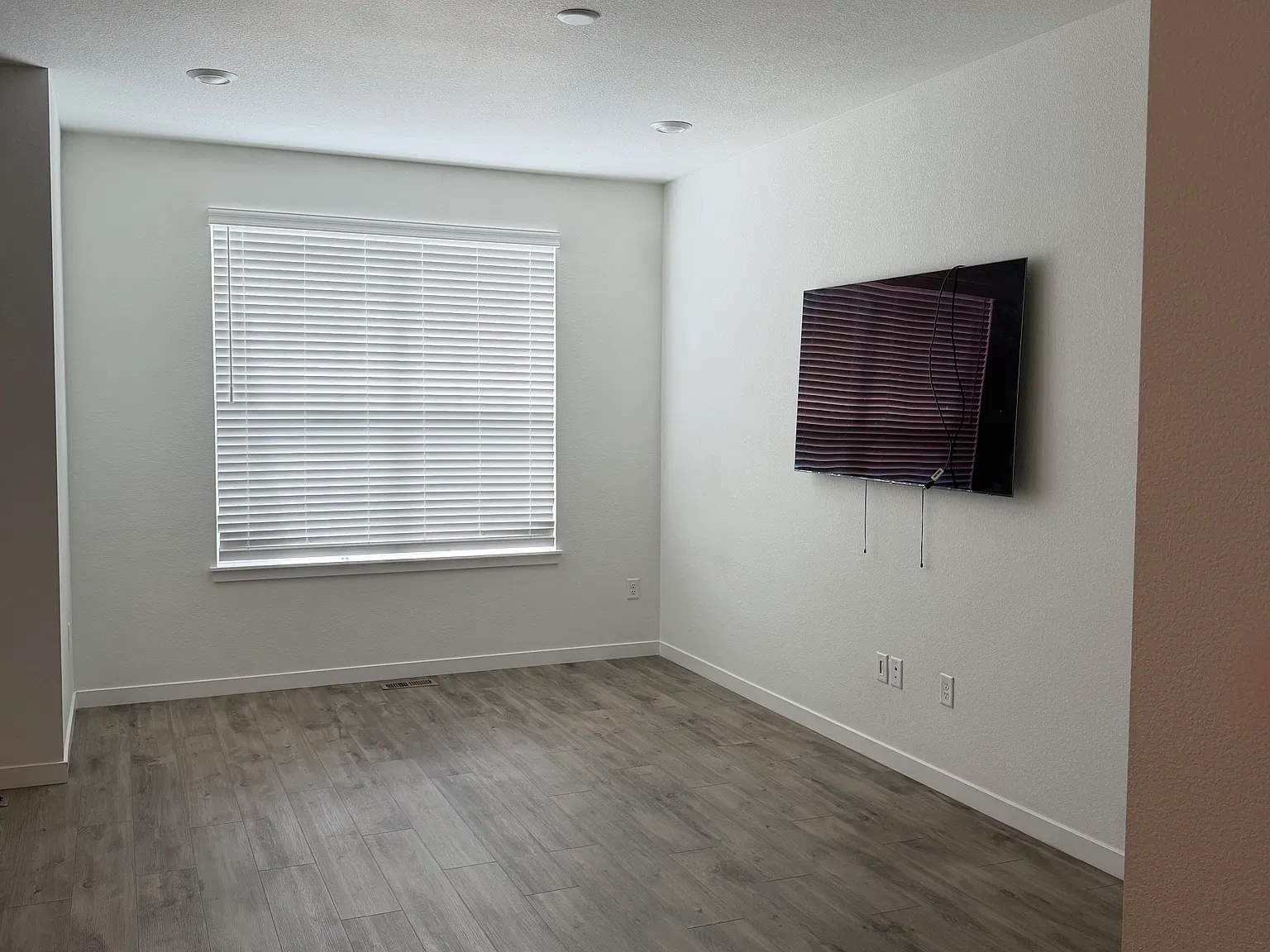 3 bed, 2612 sqft, $3,500 — Photo 2