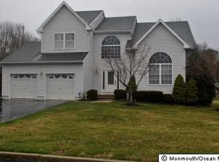 2 Rozlyn Ct, Red Bank, NJ 07701