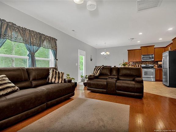 5th image of 315 River Oak St