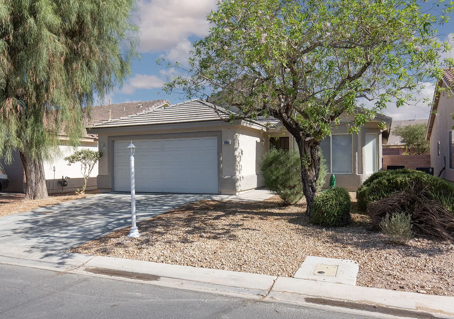 Single story 3 bedroom in gated community near Nellis AFB — Photo 2