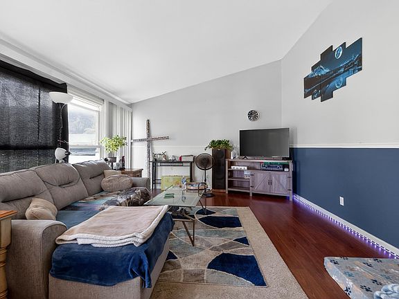 5th image of 922 Dartmouth Ct