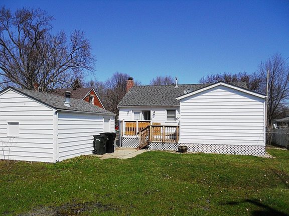 Back yard w/Deck & Garage