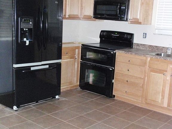 5th image of 817 Weymouth Ct