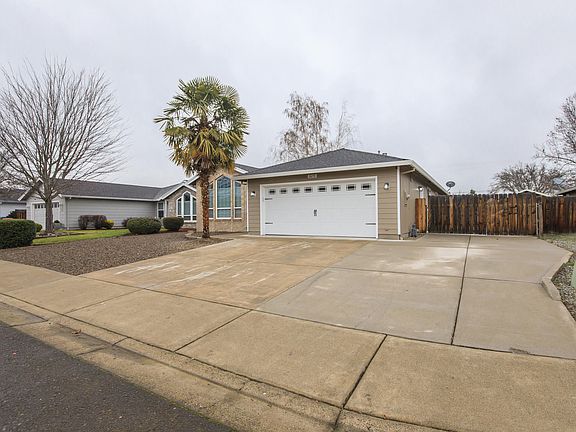 3rd image of 325 Applewood Dr