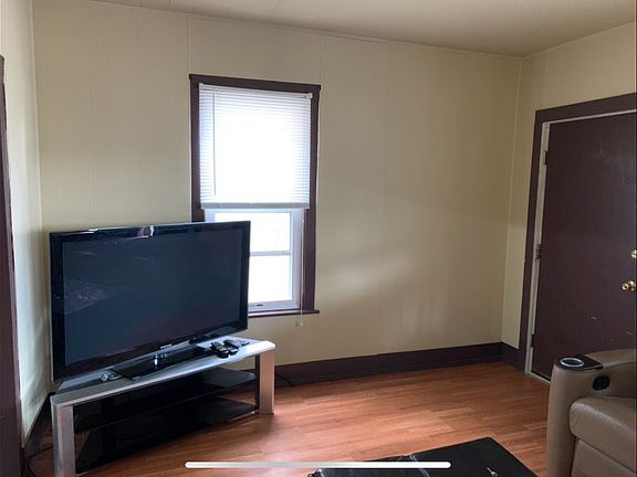 3rd image of 509 E 4th St #507