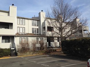 807 Spinnaker Ct, Secaucus, NJ 07094