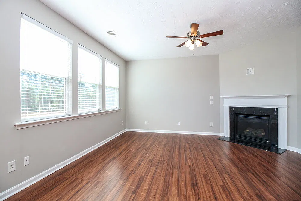 3 bed, 2.5 bath, 1991 sqft, $2,345 — Photo 2