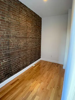 Rented by Cargon Realty | media 30