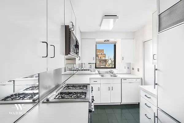 Sold by Warburg | media 3