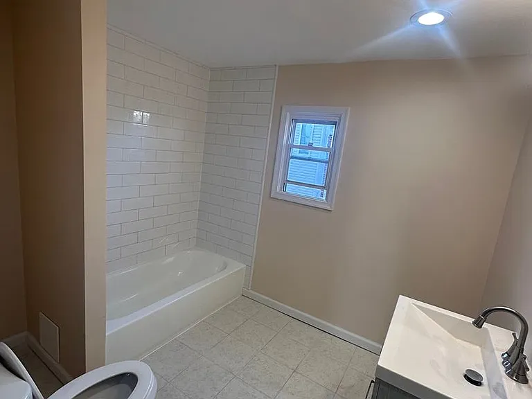 2210 Greenwich St — Photo 7