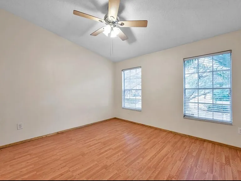 2124 Fletchers Point Cir — Photo 8
