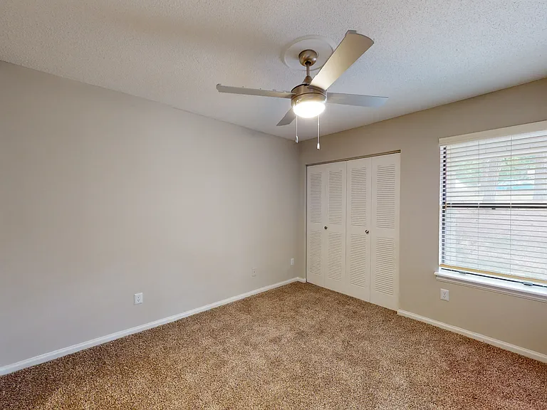 Lynnwood Park — Photo 17