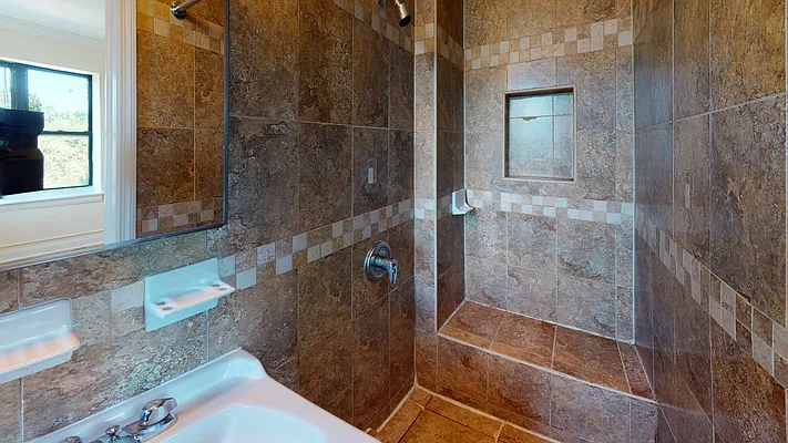 Rented by Revona Properties | media 7