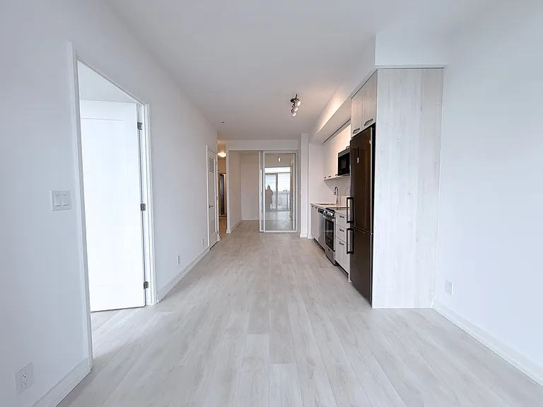 75 James St S #2001 — Photo 4