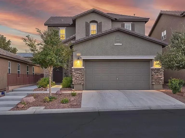 10639 Whiting Ave — Photo 1
