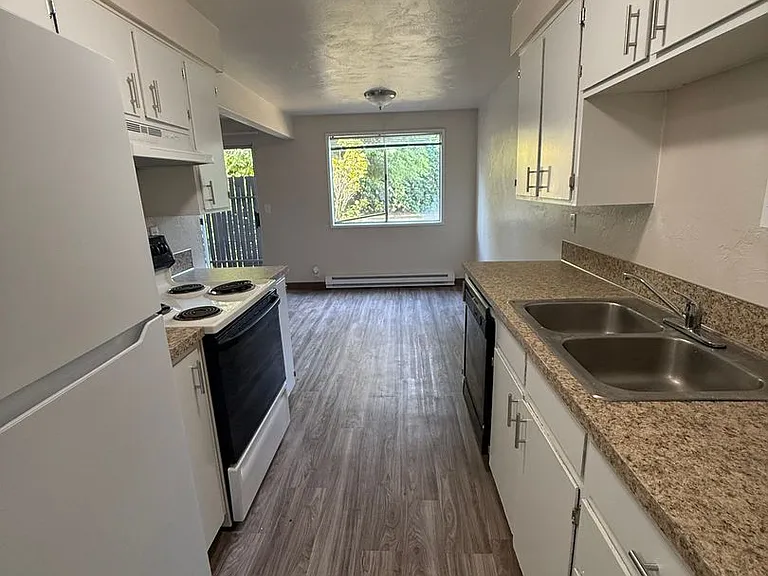 Chandele Apartments — Photo 8