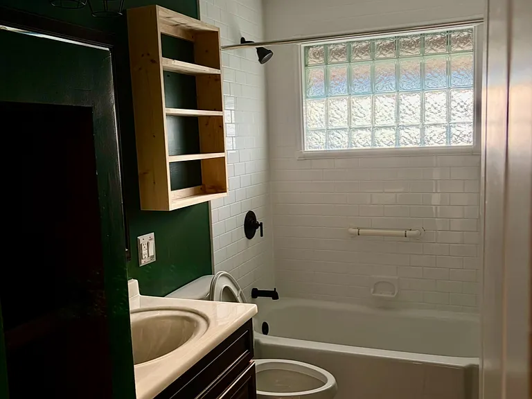 1007 Chestershire Rd — Photo 2