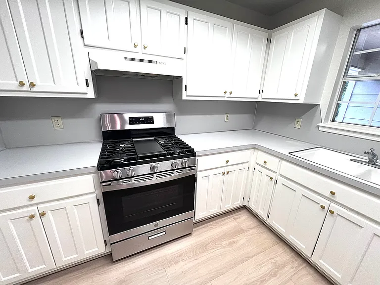 11102 S Nandina Ave — Photo 8