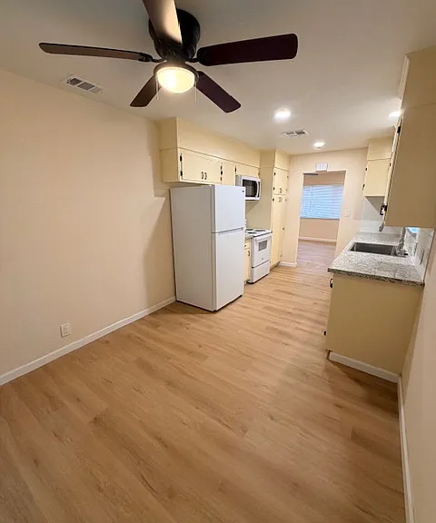 LARGE DINING AREA