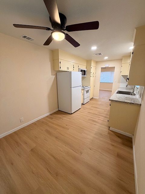 LARGE DINING AREA
