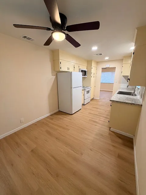 LARGE DINING AREA
