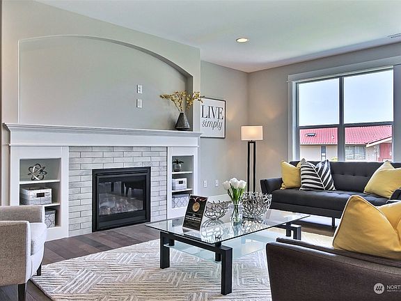 4th image of 13807 88th Avenue Ct NW