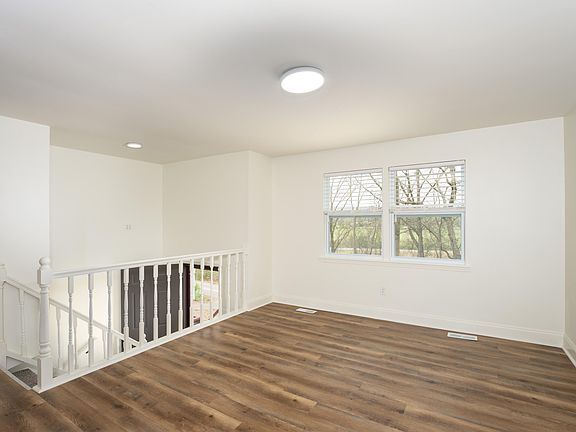 5th image of 489 Moore Cir NE