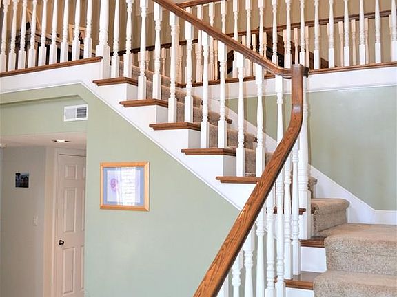 5th image of 824 Barclay Dr