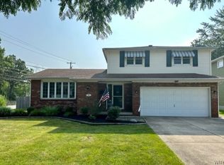 521 Sagewood Dr, Buffalo, NY 14221