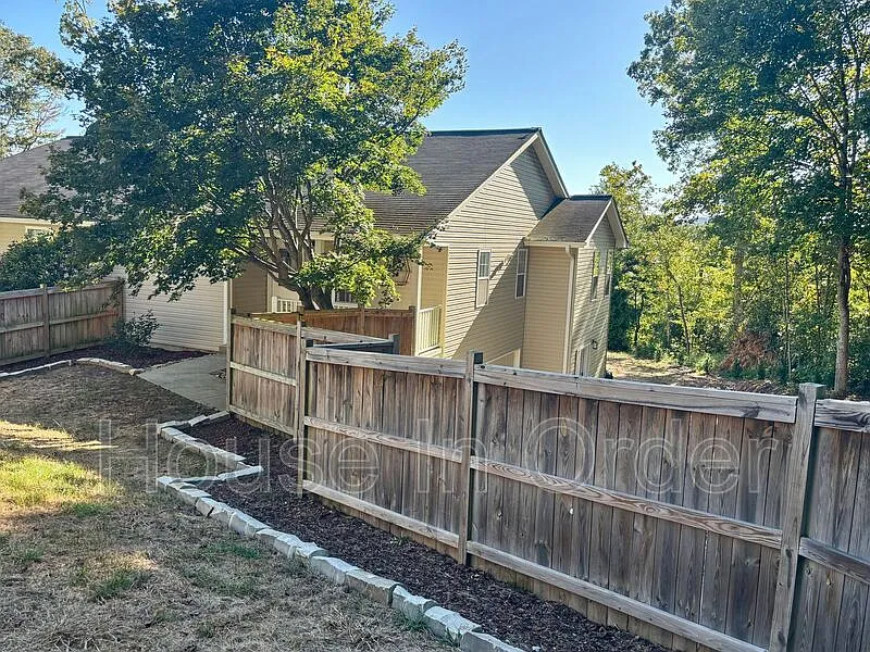 2 bed, 3.0 bath, 1740 sqft, $2,300 — Photo 4