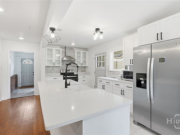 5th image of 117 E 63rd Street