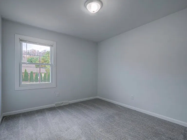 5822 Merriman Rd — Photo 15