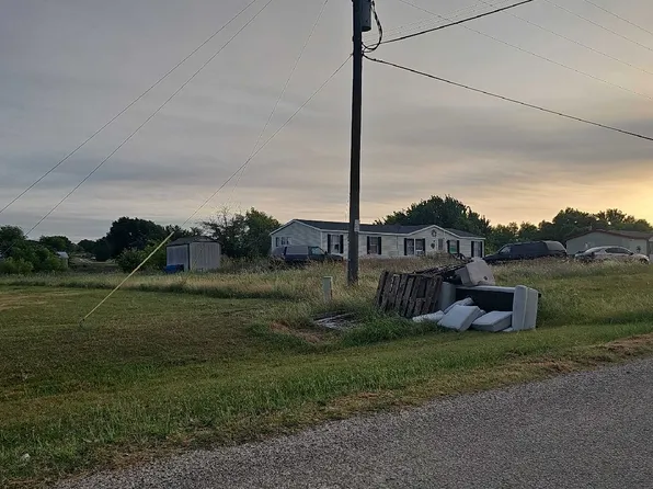 5708 Kentucky St, Joshua, TX 76058