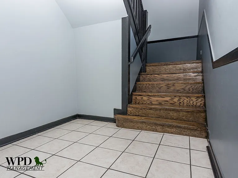 7549 S Essex Ave — Photo 9
