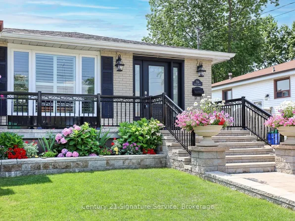 756 Breezy Dr, Pickering, ON L1W 2X7