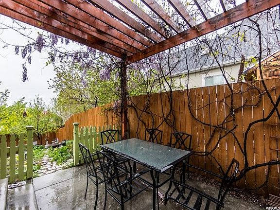 2nd image of 2421 W Butternut Ln