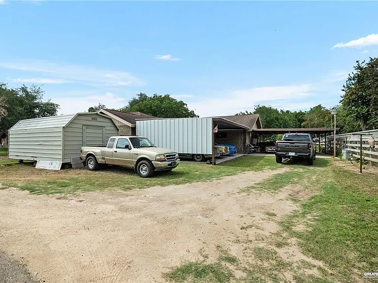 410 Stacie Ln — Photo 16