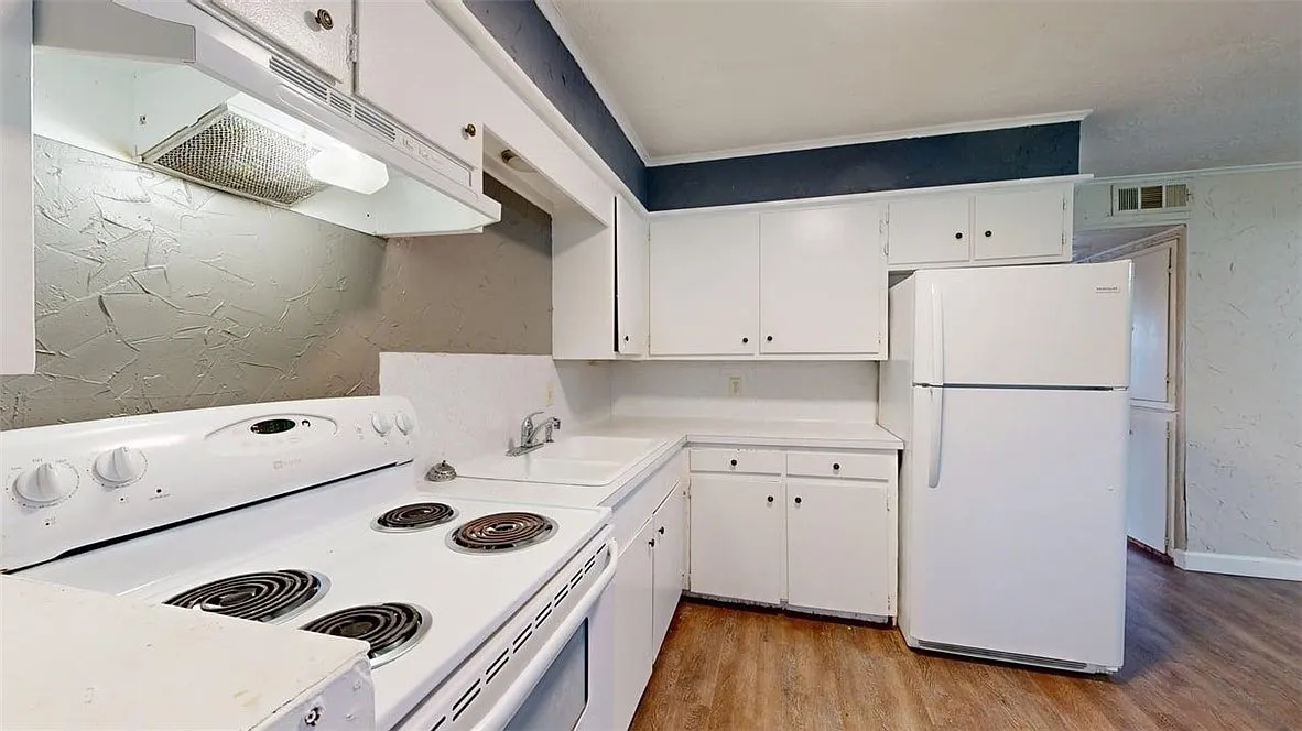 2 bed, 1.0 bath, 744 sqft, $950 — Photo 4