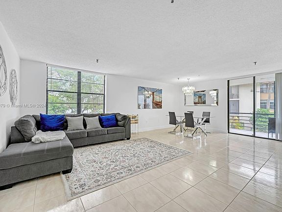 3rd image of 665 NE 195th St APT 220