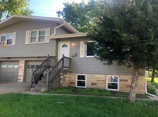 5221 S 82nd St, Ralston, NE 68127