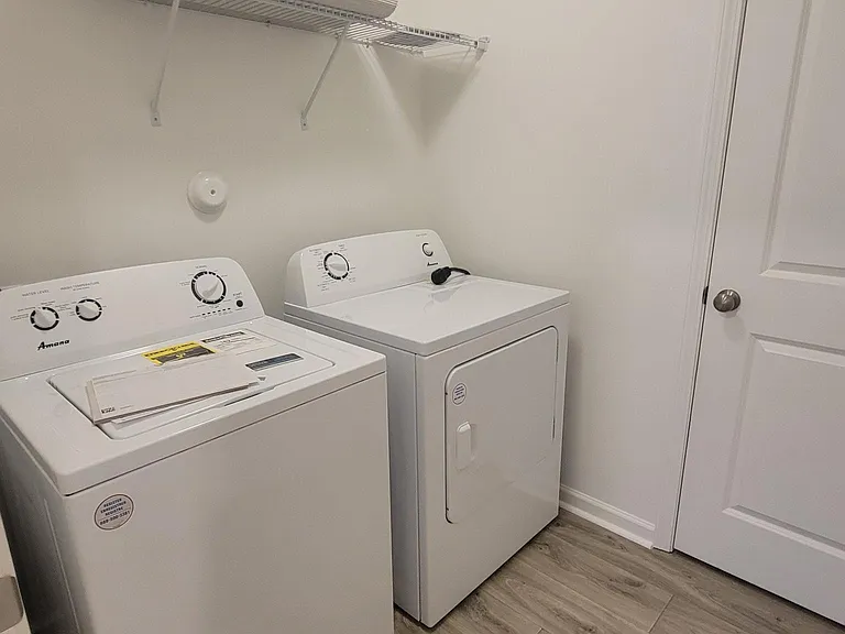Laundry Room - 2nd floor