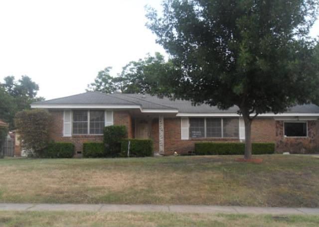 1st image of 840 Oak Forest Dr