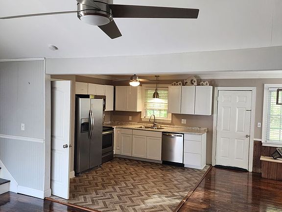 3rd image of 204 Williamsburg Dr