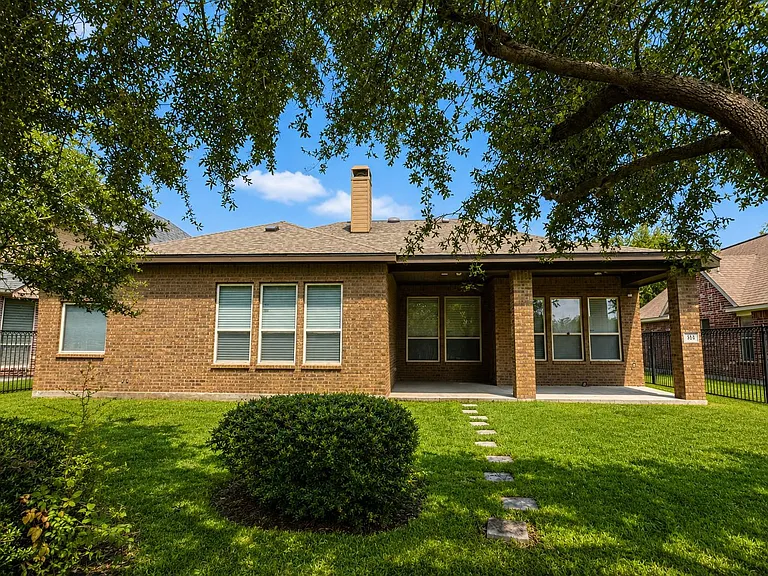 515 Newington Ln — Photo 33