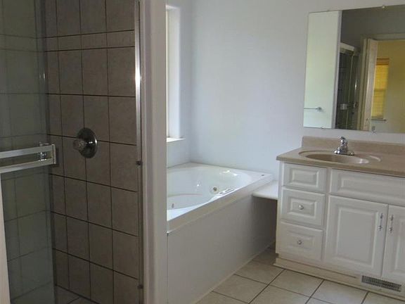 4th image of 17464 Canyon View Ct