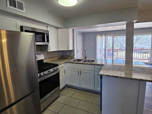5th image of 520 N Roberts Dr APT 2C