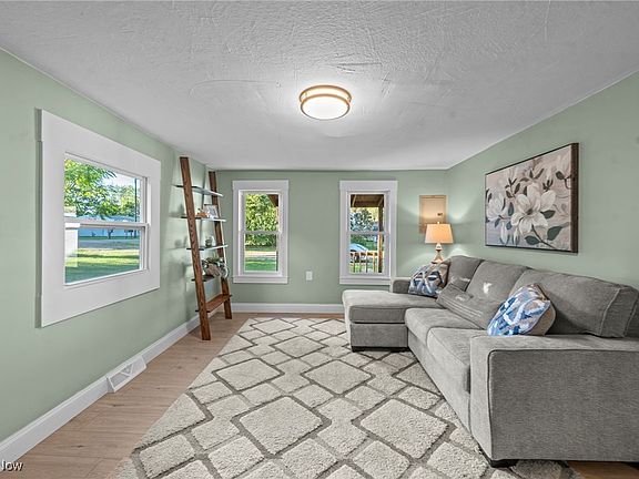4th image of 963 Milo White Dr