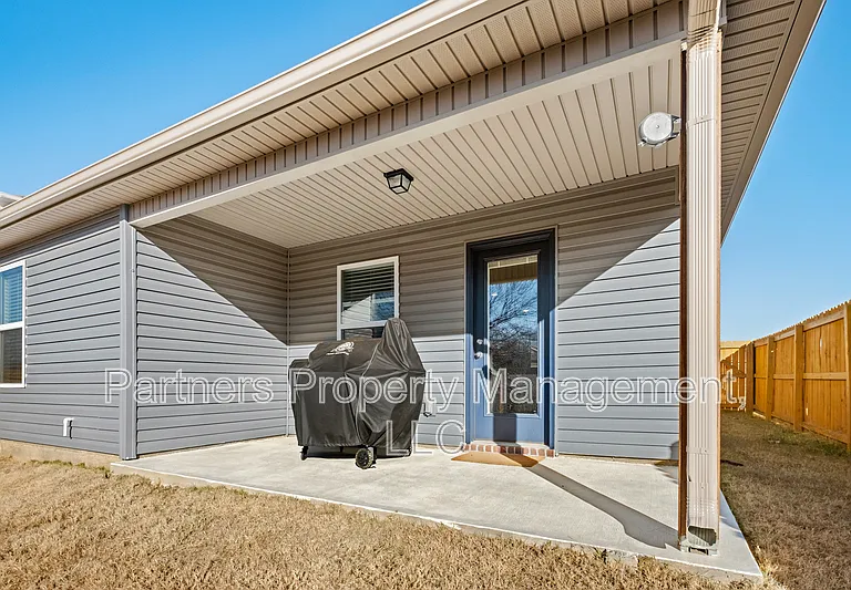 1121 E Sparrow Cir — Photo 16