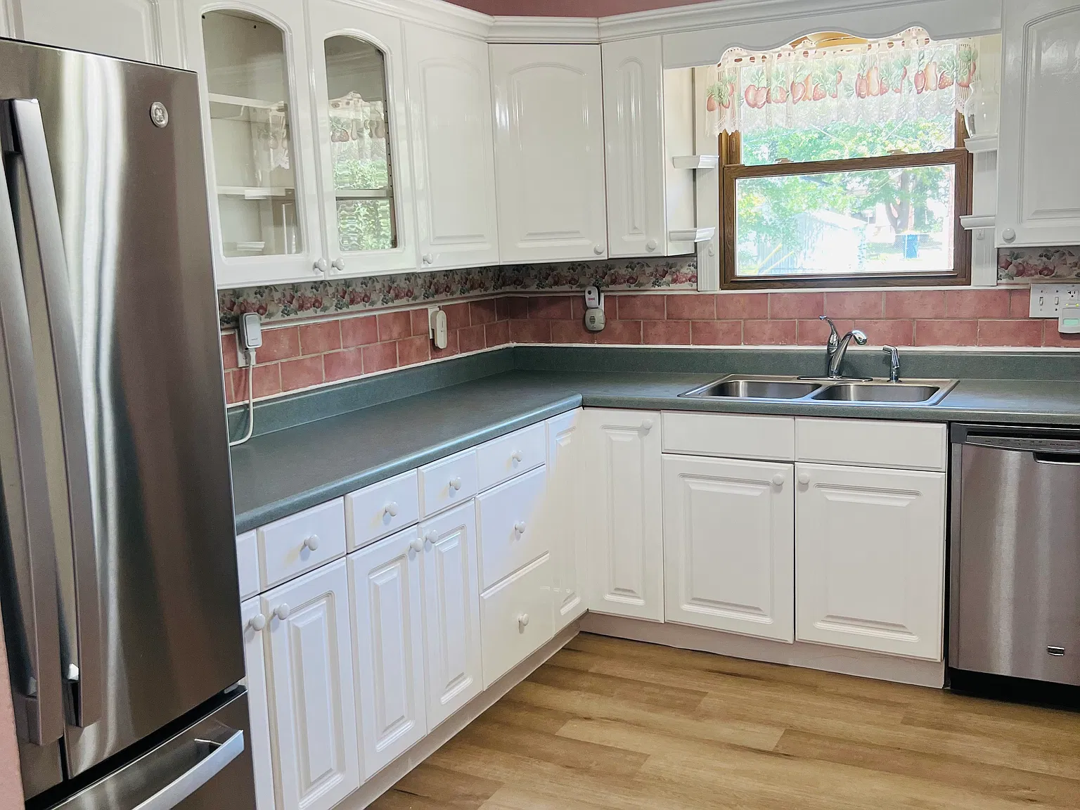 3 bed, 1000 sqft, $1,700 — Photo 4