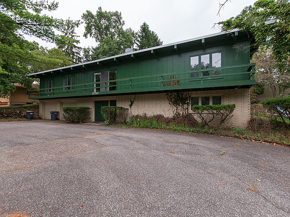 5th image of 1750 Greenbriar Dr